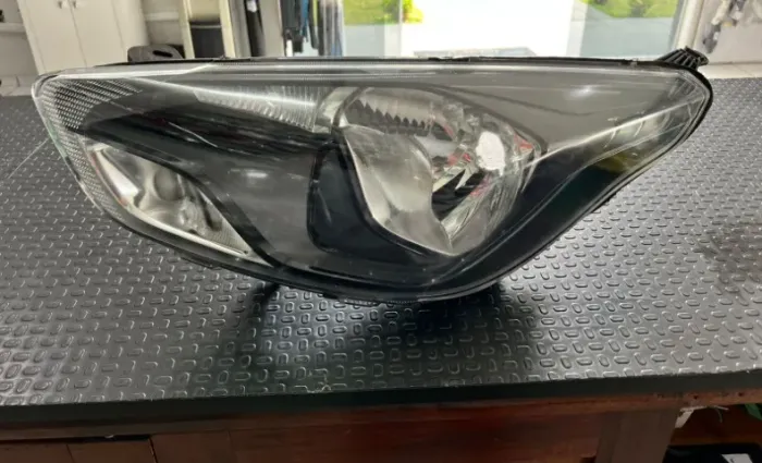 FAROL FORD KA L.E MASCARA NEGRA 2015 A 2018 