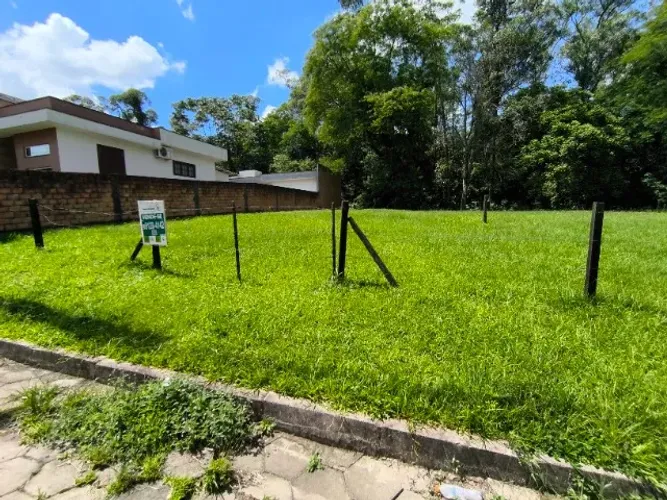 ÓTIMO Terreno PLANO no Rio Maina localizado a APENAS 650m da UPA24hrs em local reservado