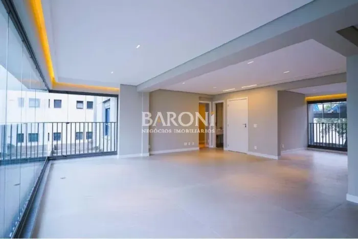 Apartamento à venda em Moema, fora de rota, 150m², 3 suítes, varanda gourmet, 2 vagas, laz
