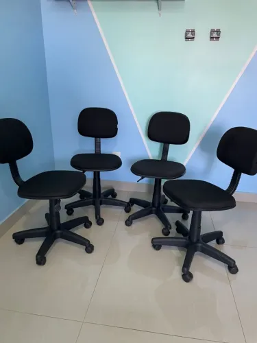 Vendo 4 Cadeiras de Escritório  