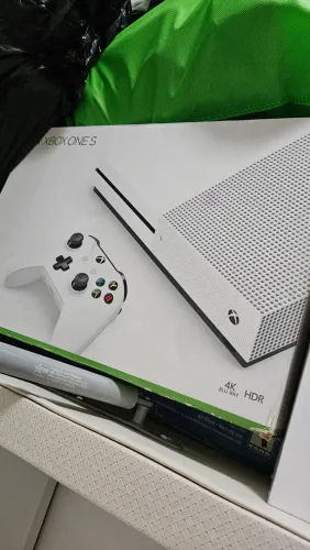 Xbox One S - 4K Blu-Ray e HDR