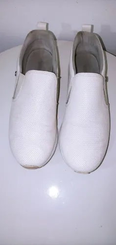 Tênis Slip-On Branco ( marca: Via Marte ) feminino. Tam. 36 / Usado.