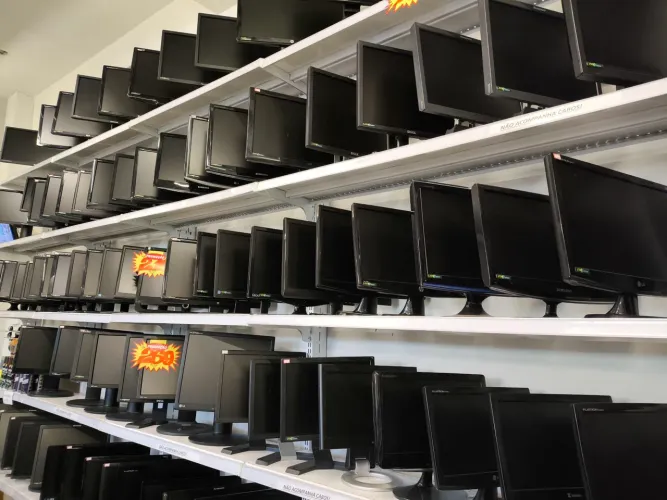 Monitores de diversas marcas e tamanhos apartir de 99