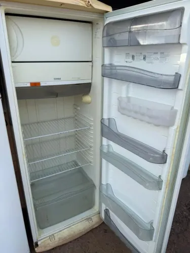 Geladeira entrego na região muito boa gelando ok