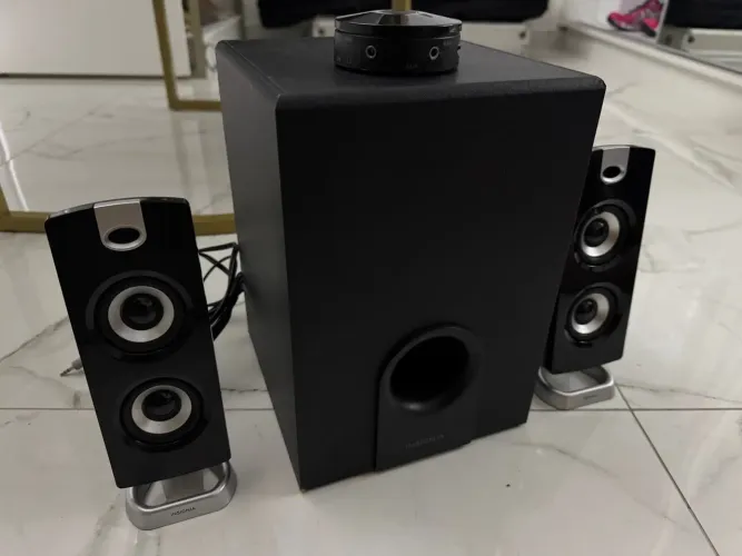 SPEAKER INSIGNIA COM SUBWOOFER BLUETOOTH
