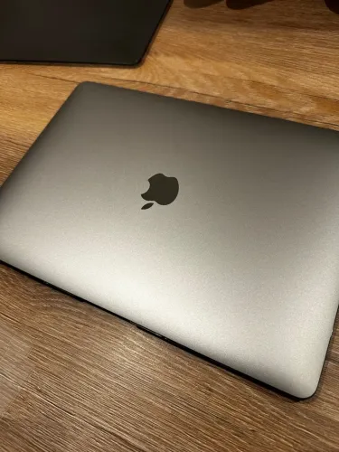 MacBook Air M1 - 8GB RAM - 256GB SSD - Funciona normal (Tela com avaria)