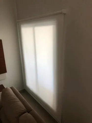 persiana rolô creme tela solar 5% 1,70 L x 2,10 A