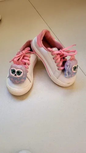 Tenis Pampilli branco com com cadarço rosa e bichinho pelúcia - tam 25