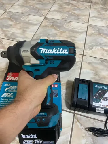Parafusadeira de Impacto 18V Makita dtw1001 - 5.0Ah
