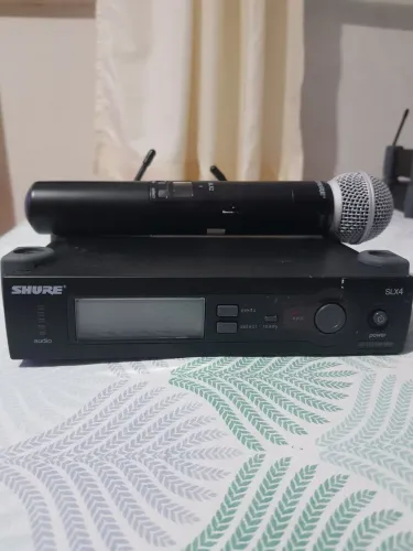 Microfone SM 58 Shure + Receptor de Áudio SLX4LBR-J3 