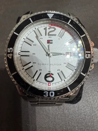 Relógio Tommy Hilfiger pulseira de aço 