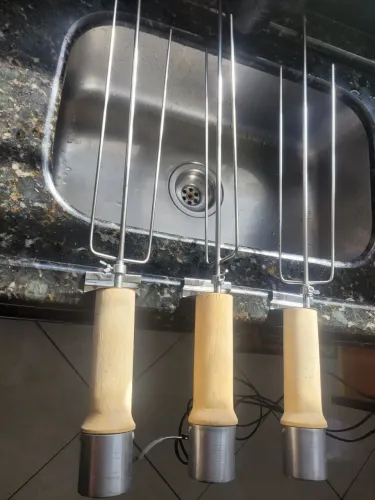 3 Espetos para Churrasco elétricos, nunca usado.
