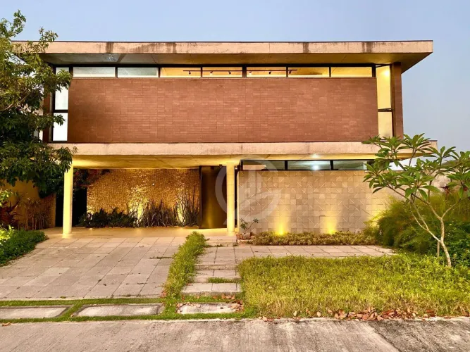 Concreto armado, aço, vidro e linhas retas são algumas das características da arquitetura 