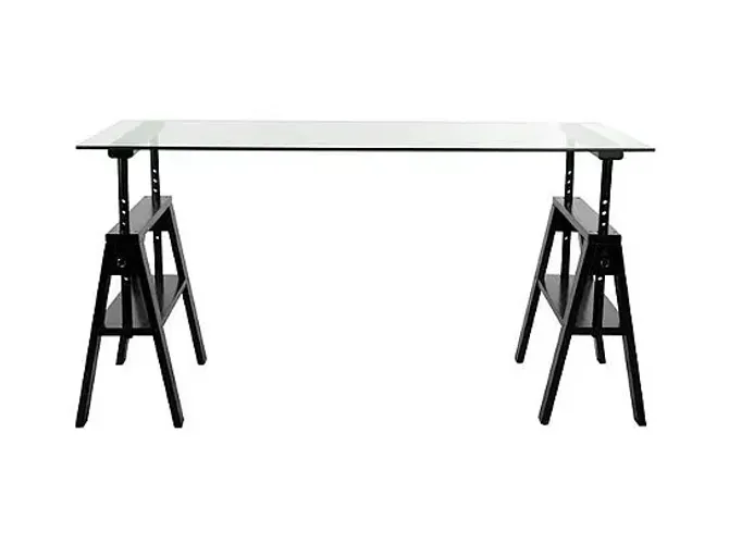 Mesa com regulagem de altura com bandeija de teclado