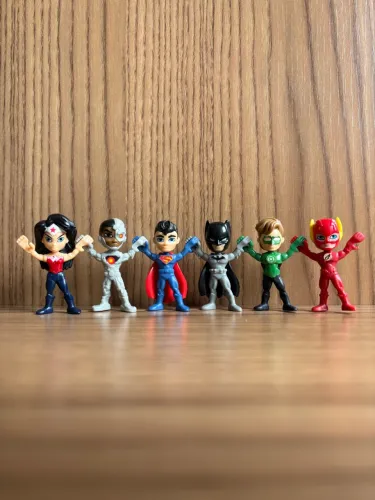 Bonecos DC Comics - Liga da Justiça (Kinder ovo)