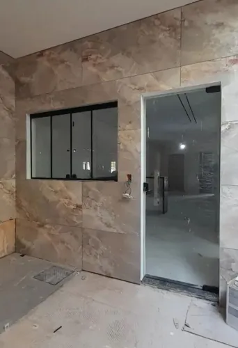Portas, janelas fechamento de áreas e etc Trabalhamos com instalação Trabalhamos com