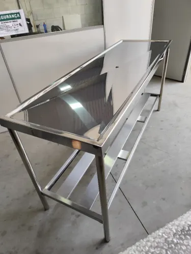 Mesa Inox 2,00m profissional com prateleira inferior