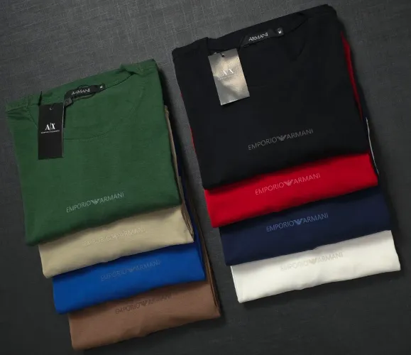 Camiseta Emporio Armani - Diversas Cores disponíveis coleção Natal-Reveillon