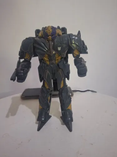 Boneco de açao tranformes Lockdown