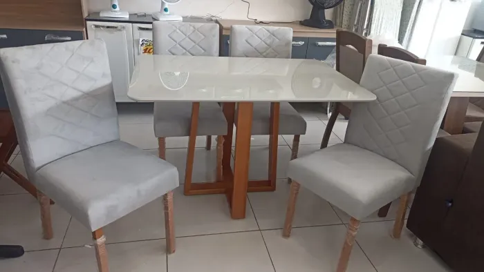 Mesa de Jantar 4 lugares - Design moderno e elegante