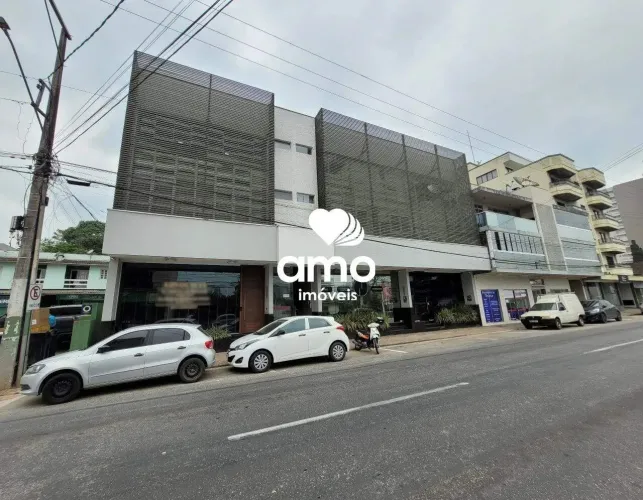 Sala comercial no piso superior para alugar no Centro de Brusque
