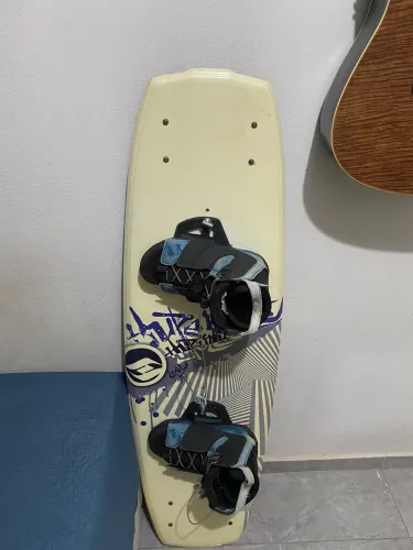 Prancha de wakeboard + Botas