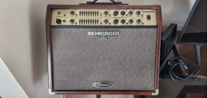 Amplificador Behringer acx1800