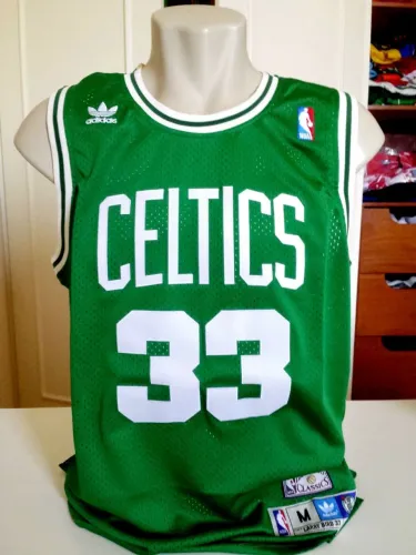 BOSTON CELTICS HARDWOOD CLASSICS<br>#33 LARRY BIRD LARRY BIRD<br>TAMANHO M<br>NA ETIQUETA <br>