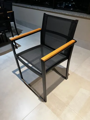 Vendo Cadeira de  Alumínio e Tela Sling