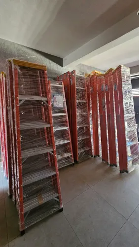 Escada tesoura acesso duplo 2.10m com 7 degraus
