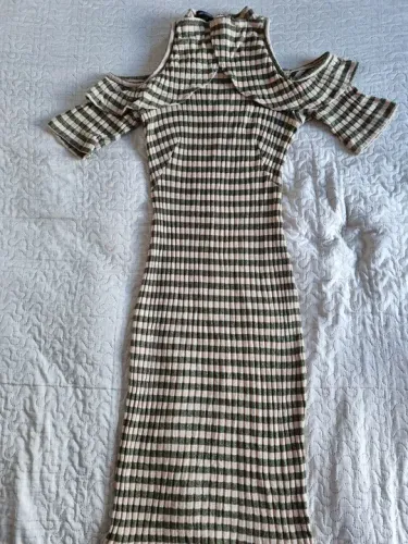 Vestido de alcinha listrado bege e verde