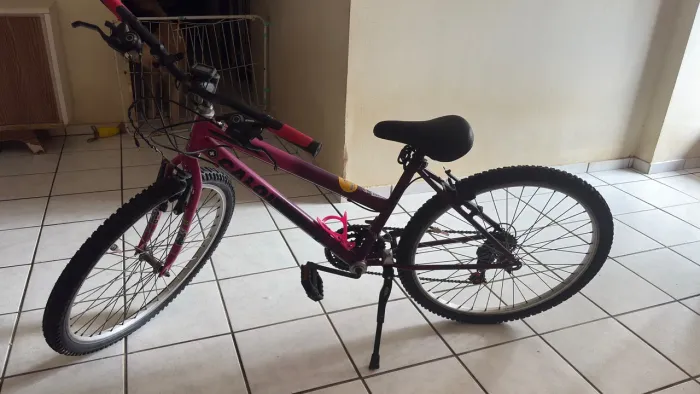 Bicicleta Caloi Aro 24 - Perfeita para Passeios e Trilhas