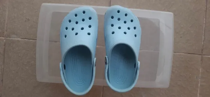 Croc infantil azul claro