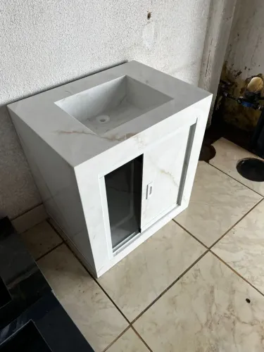 Pias esculpida em porcelanato 