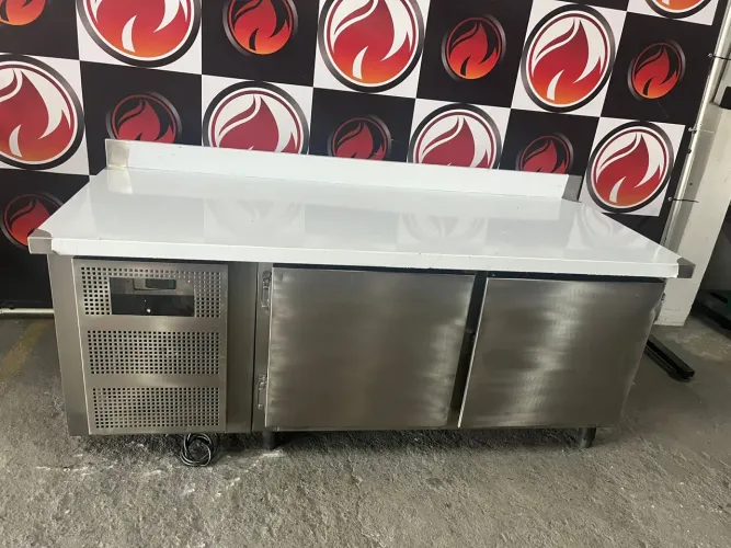 Balcão refrigerado 220 volts 2 portas todo no aço inox em ótimo estado revisado