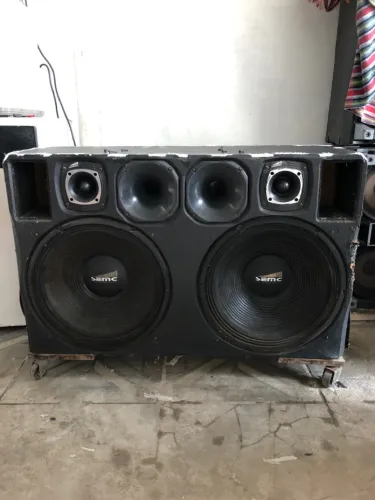 Caixa de som automotiva