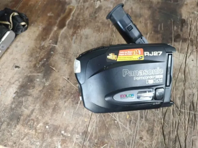 Filmadora Panasonic Palmcorder NV-RJ27