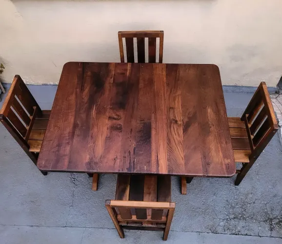 Mesa de Jantar em Madeira Maciça
