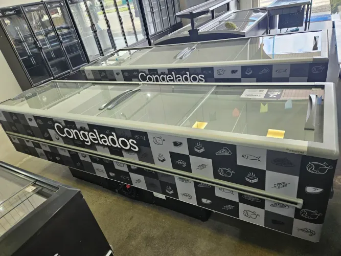ilha expositora 3m 820L com iluminação led 2 anos de garantia