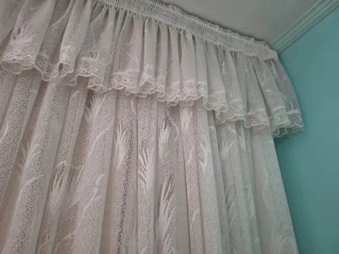 Cortina de renda completa com forro e trilho