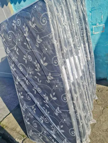 Colchão Solteiro D23 14cm de espuma com Revestimento em Capa Tecido 