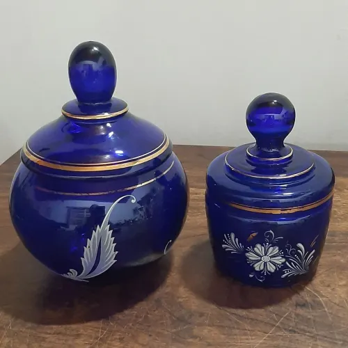 Conjunto de Potes Decorativos Azuis com Detalhes Dourados