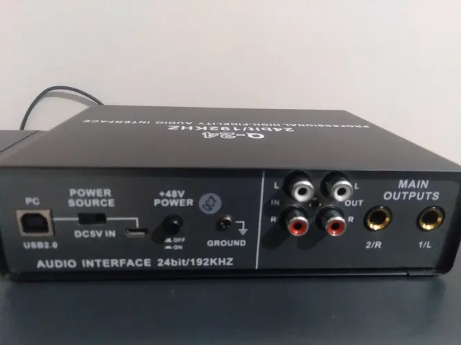 Interface de áudio Q24 novinha