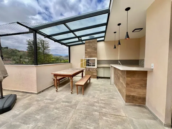 Cobertura Duplex em Condomínio de Alto Padrão em Itaipava com 3 quartos, Terraço e Espaço