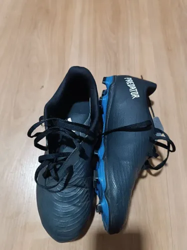 Chuteira Adidas predator campo de cravo