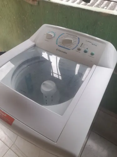 SUPER CONSERVADA..VENDO MAQUINA ELETROLUX 12K FUNCIONANDO PERFEITAMENTE