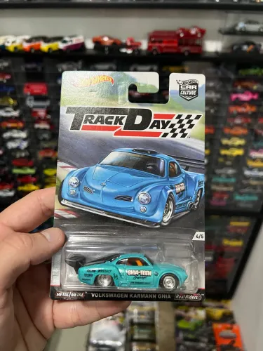 Hot Wheels Premium Volkswagen Karmann Ghia