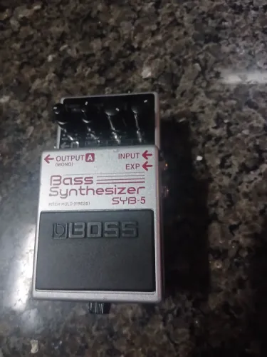 Pedal boss SYB-5 sintetizador pra baixo