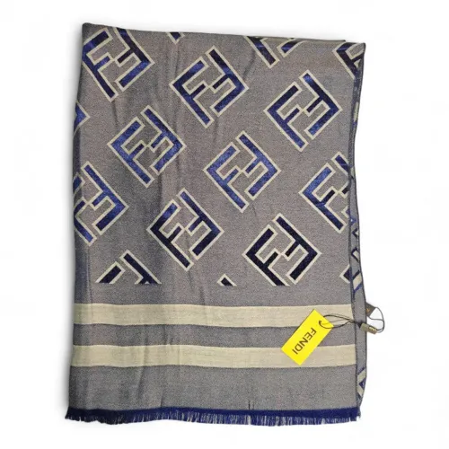 Lenço fendi azul marinho estampa logomarca