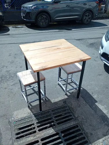 Conjunto industrial mesa com bancos